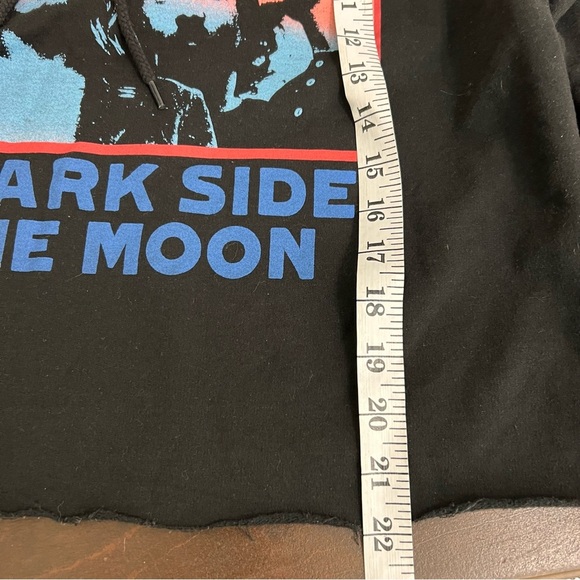 Pink Floyd Black Graphic Hoodie Sweater Cropped Frayed Hem Large Music Cozy - Picture 6 of 6